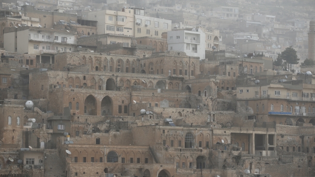 Diyarbakır ve Mardin'de toz taşınımı etkili oldu