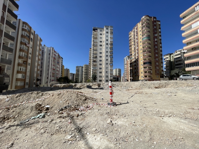 Depremde yıkılan binanın müteahhidinden "daha fazla çimento kullandım" savunması