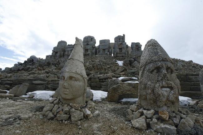 Nemrut Dağı'nın anıtsal heykelleri depremlerde zarar görmedi