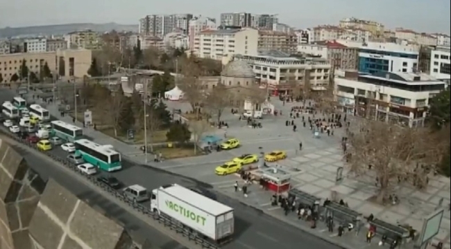 Kayseri'deki deprem anı kameraya yansıdı