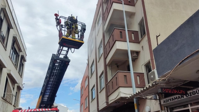 Balıkesir’de yangın: Dumandan etkilenen 1 kişi tedavi altında