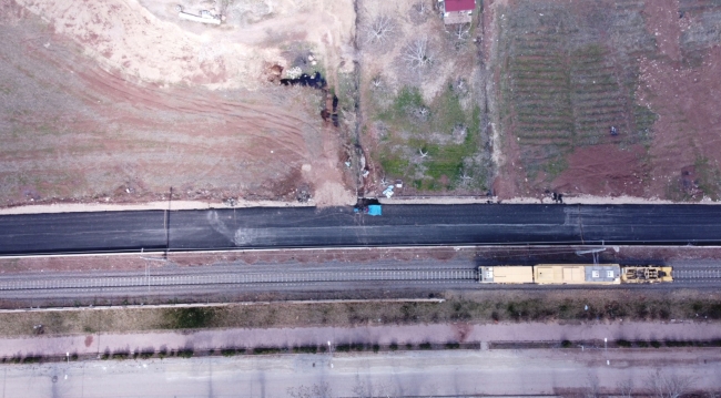 Adıyaman'da depremin etkisiyle hasar gören tren rayları onarılıyor