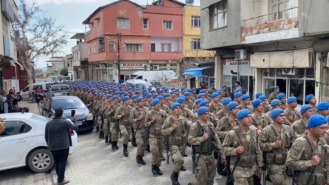 Hatay'daki askerler kentten komando marşıyla ayrıldı