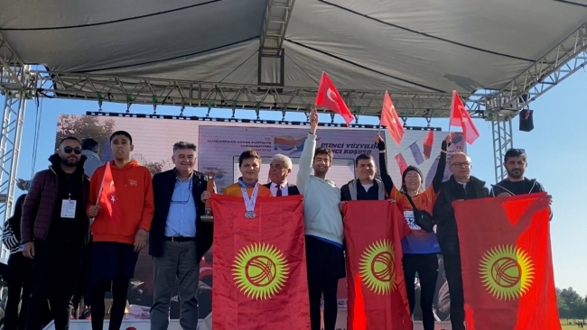Otizmli Türkiye şampiyonası Murat Muslu ödülünü depremzedelere bağışladı