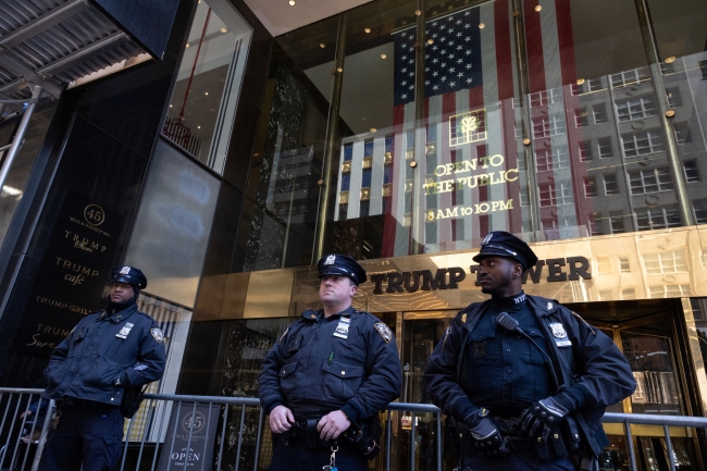 New York'ta Trump Towers ve başsavcılık ofisi etrafında güvenlik önlemleri artırıldı