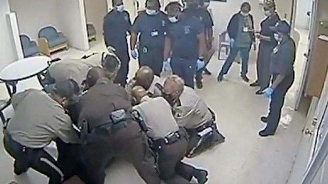 ABD'de gözaltındaki bir siyahinin ölümüne neden olan polisler hakkında dava açıldı