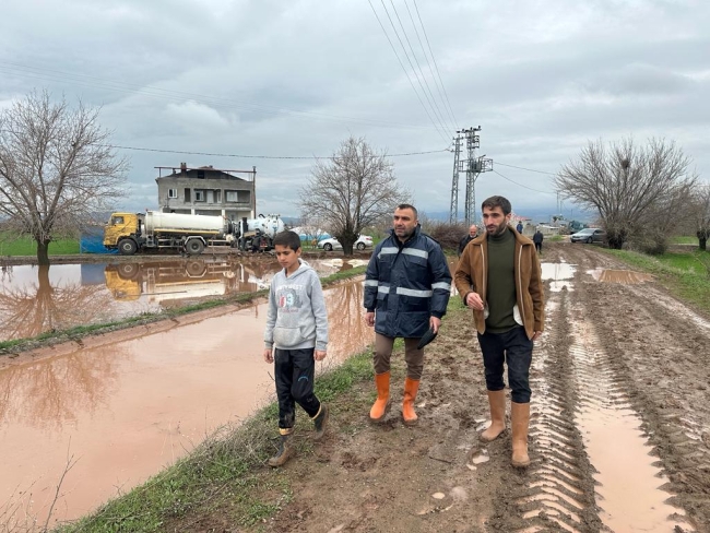 Elazığ'da sağanak: Caddeleri ve tarım arazilerini su bastı