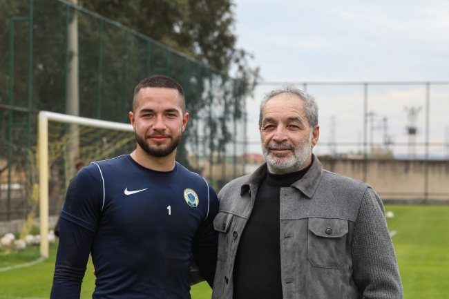 Genç kaleci Bora babası Şanver Göymen'in yolunda ilerliyor