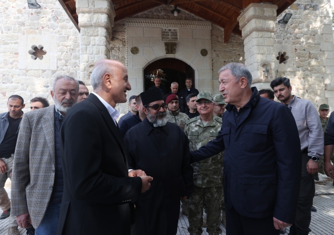 Bakan Akar depremden zarar gören Mar İlyas Kilisesi'ni inceledi