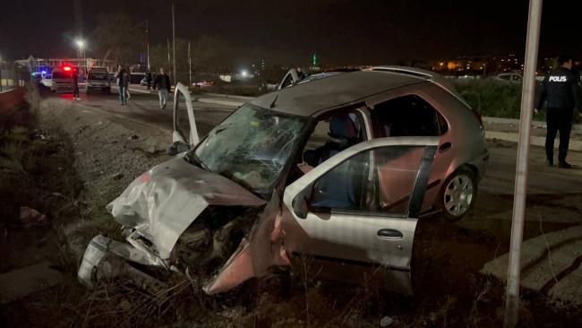 Kocaeli'de iki otomobil kafa kafaya çarpıştı: 5 yaralı