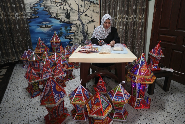 Gazze'de 'ramazan fenerleri' evlere renk katıyor