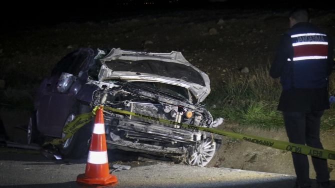 Uşak'ta şarampole devrilen otomobilin sürücüsü öldü