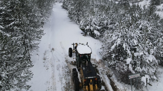 Kastamonu'nun "kar savaşçıları" ilkbaharda da mesaide