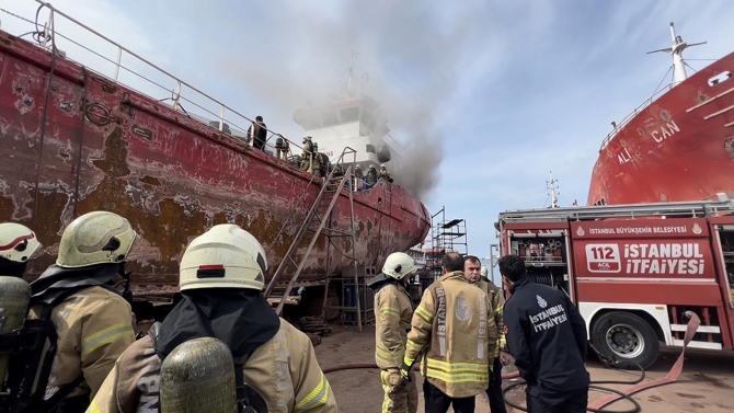 Tuzla tersanesindeki gemide yangın çıktı