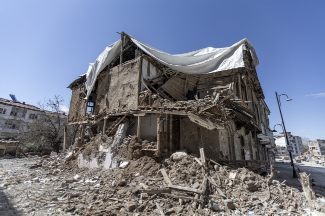 106 yıllık Malatya konağı depremde zarar gördü