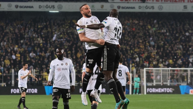 Beşiktaş Kadıköy'de 4 golle kazandı