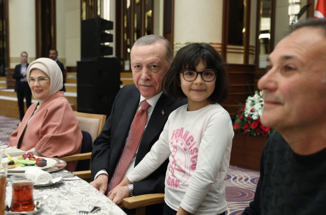 Cumhurbaşkanı Erdoğan: Deprem felaketinin de altında kalmadık, Allah'ın izniyle kalmayacağız