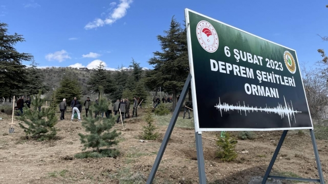 Elazığ’da "Deprem Şehitleri Hatıra Ormanı"na fidan dikildi