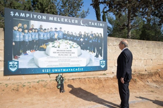 Cumhurbaşkanı Tatar, Şampiyon Melekler Takımı’nı unutmadı