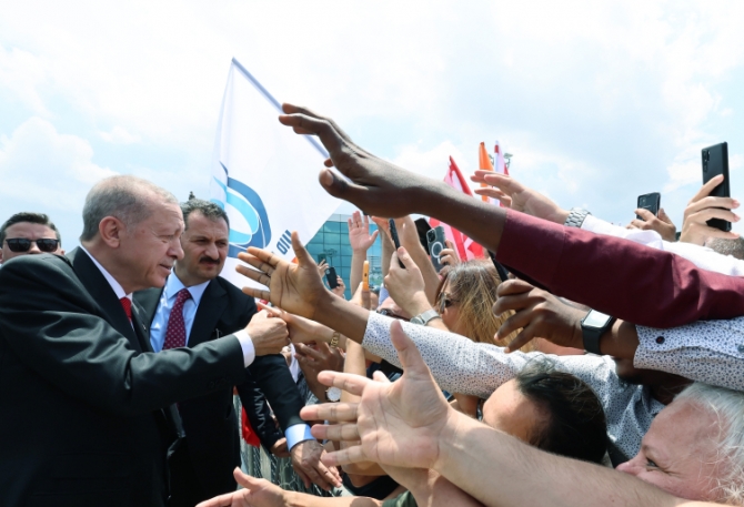 Erdoğan,Lefkoşa’da Atatürk Anıtı’na çelenk koydu, Anıt Özel Defteri’ni imzaladı