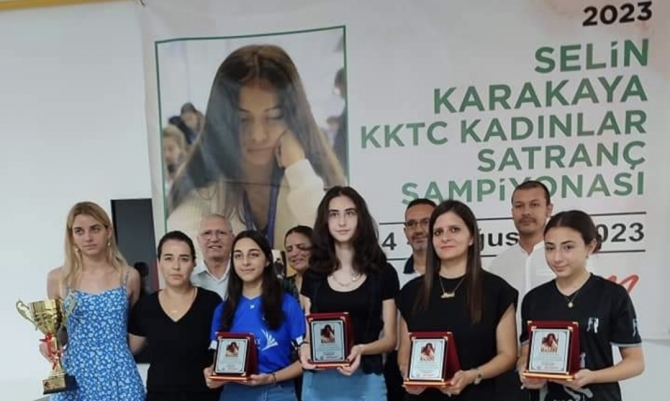 Ṣampiyon Melek Selin Karakaya anısına düzenlenen ‘Selin Karakaya KKTC Kadınlar Satranç Şampiyonası’ tamamlanarak dereceye girenlere ödülleri verildi