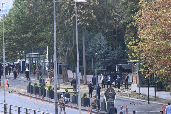 TC İçişleri Bakanı Yerlikaya, Ankara’da terör saldırısında bulunulduğunu açıkladı