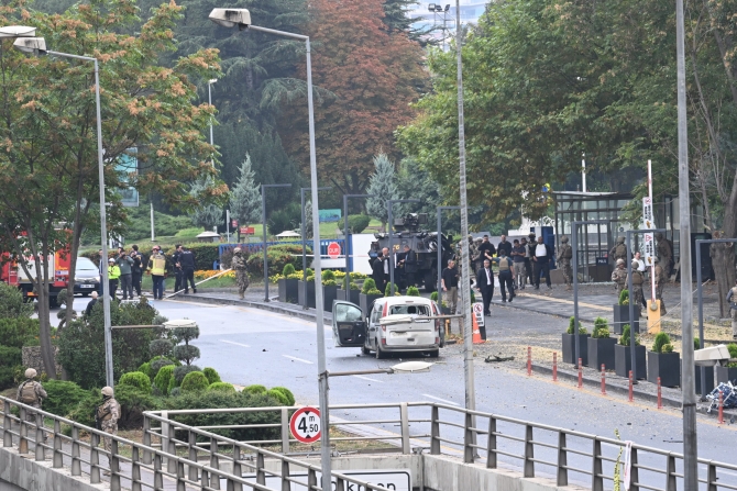 TC İçişleri Bakanı Yerlikaya, Ankara’da terör saldırısında bulunulduğunu açıkladı