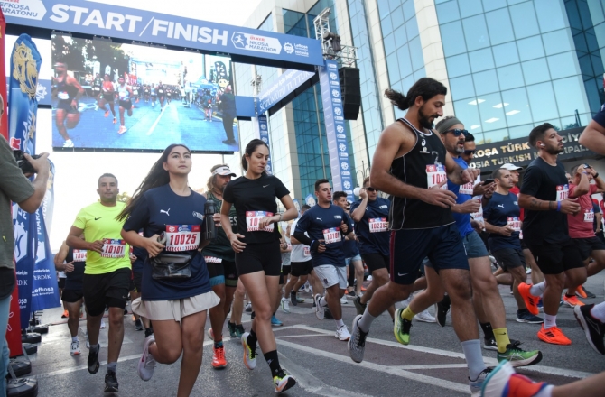 Ülker Lefkoşa Maratonu’nda 21 km koşusuna start verildi