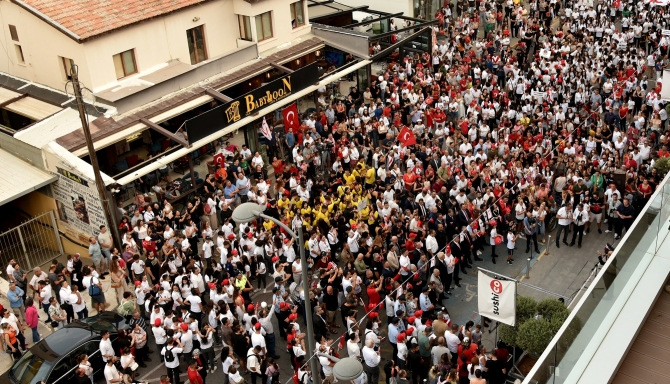 Mehmet Akif Caddesi’nde Türkiye Cumhuriyeti’nin kuruluşunun 100. yıl dönümü kutlamaları çerçevesinde kortej gerçekleştirildi