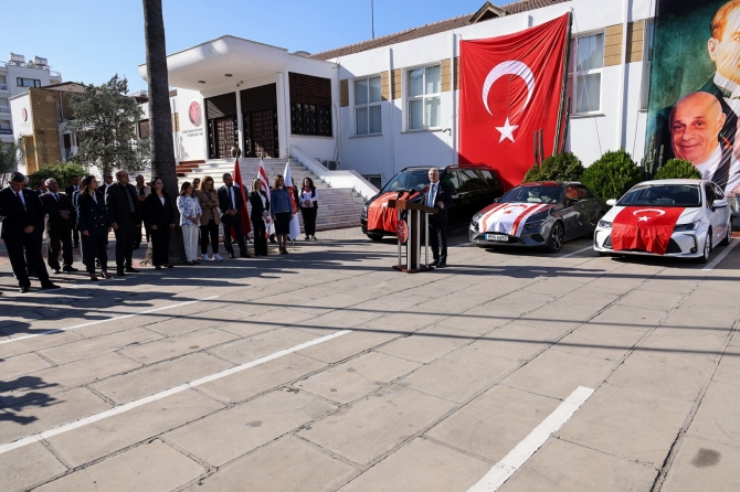 TBMM tarafından Cumhuriyet Meclisi’ne hibe edilen 3 araç, basın ve bilgisayar ekipmanlarının teslim töreni yapıldı