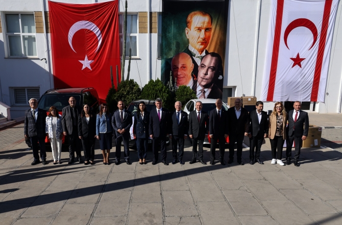 TBMM tarafından Cumhuriyet Meclisi’ne hibe edilen 3 araç, basın ve bilgisayar ekipmanlarının teslim töreni yapıldı