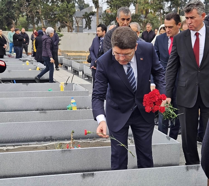 TC Adalet Bakanı Tunç KKTC’’de…. Tunç ilk olarak Gazimağusa’da Şampiyon Melekler’in mezarlarını ziyaret etti