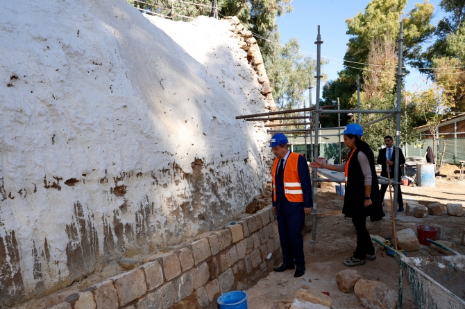 Tarihi Lefkoşa surlarının restorasyonu başladı