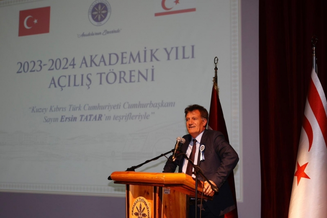 Cumhurbaşkanı Tatar, Ardahan Üniversitesi’ni ziyaret etti, ilk dersi verdi