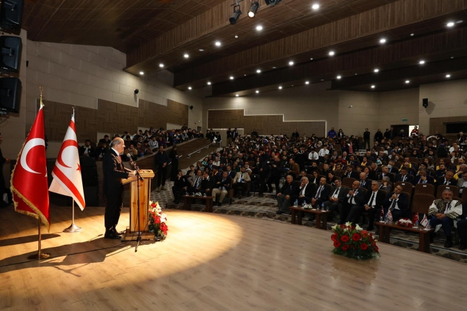 Cumhurbaşkanı Tatar, Ardahan Üniversitesi’ni ziyaret etti, ilk dersi verdi