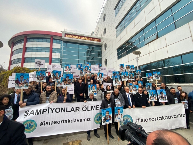 Aileler Adıyaman Adalet Sarayı önünde…..