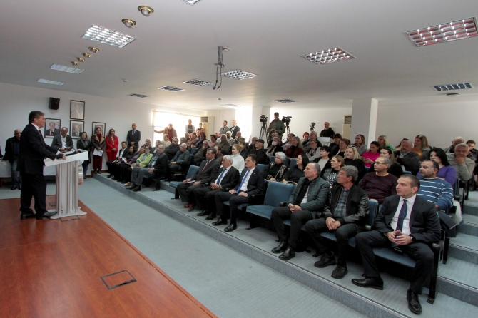 Güzelyurt Bölgesi 1.Etap Şehit Çocuğu Arsaları’nın tapuları dağıtıldı..Başbakan Üstel:Geçmişten kalan bütün yarım projeleri tamamlıyoruz