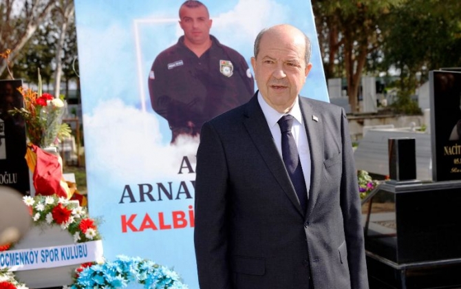 Cumhurbaşkanı Tatar, 6 Şubat depreminde hayatını kaybeden Amaç Arnavutoğlu’nun anma törenine katıldı: “Amaç futbola ve Göçmenköy’e büyük hizmetler verdi”
