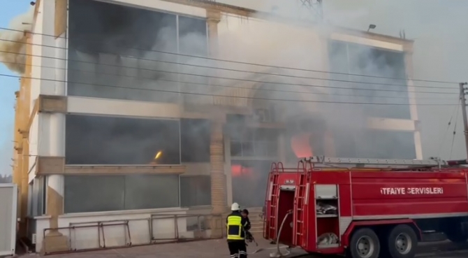 Lefkoşa Organize Sanayi Bölgesi’nde faaliyet gösteren bir iş yerinde yangın