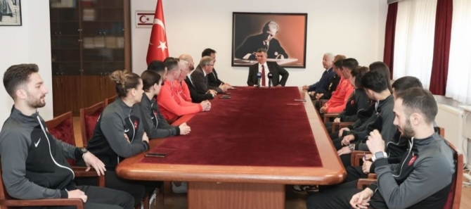 Büyükelçi Feyzioğlu,Türkiye Karate Federasyonu heyetini kabul etti