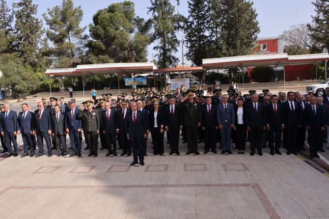 23 Nisan Ulusal Egemenlik ve Çocuk Bayramı törenlerle kutlanıyor… Lefkoşa Atatürk Anıtı önünde tören düzenlendi