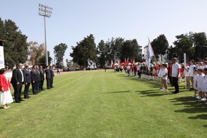 23 Nisan Ulusal Egemenlik ve Çocuk Bayramı… Girne 20 Temmuz Mete Adanır Stadyumu’nda tören düzenlendi