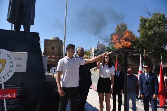 19 Mayıs Atatürk’ü Anma, Gençlik ve Spor Bayramı kutlamaları “Gençlik Meşalesi”nin yakılmasıyla başladı