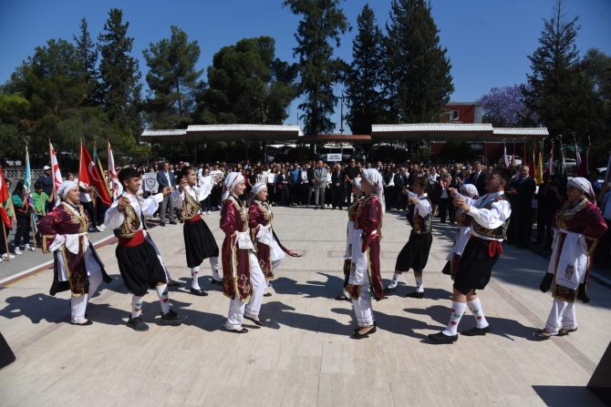 19 Mayıs Atatürk’ü Anma, Gençlik ve Spor Bayramı kutlamaları “Gençlik Meşalesi”nin yakılmasıyla başladı