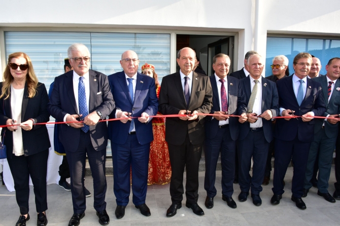 Azerbaycan Uluslararası Kültür Merkezi açıldı..Törende Haydar Aliyev’in büstü ile “Yüreğimizdeki Azerbaycan” fotoğraf sergisinin açılışı da yapıldı