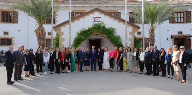 Cumhurbaşkanı Tatar, Bahar Esintileri Sanat Derneği heyetini kabul etti