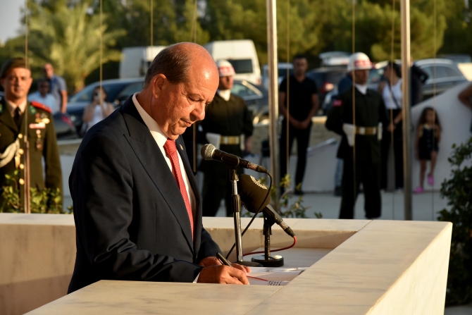 20 Temmuz Barış ve Özgürlük Bayramı… Denktaş’ın Anıt Mezarı’nda tören düzenlendi