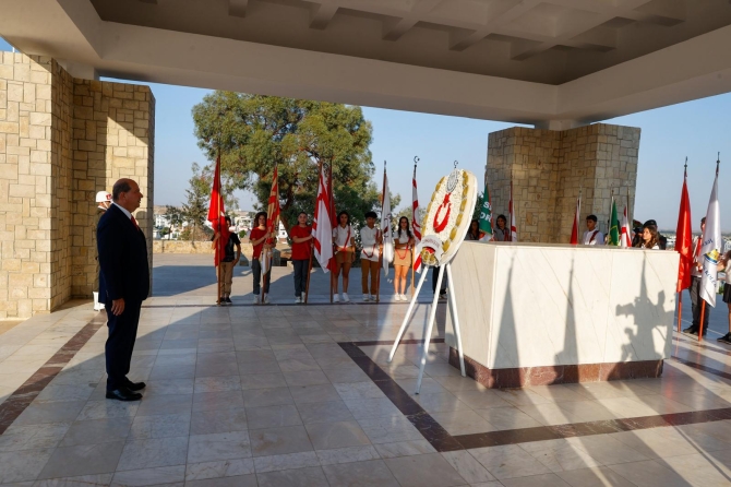 20 Temmuz Barış ve Özgürlük Bayramı kutlamaları… Dr. Fazıl Küçük Anıt Mezarı’nda tören düzenlendi