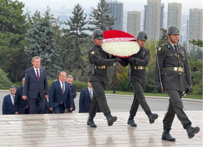 Başbakan Üstel Anıtkabir’i ziyaret etti