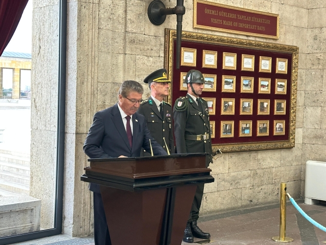 Başbakan Üstel Anıtkabir’i ziyaret etti